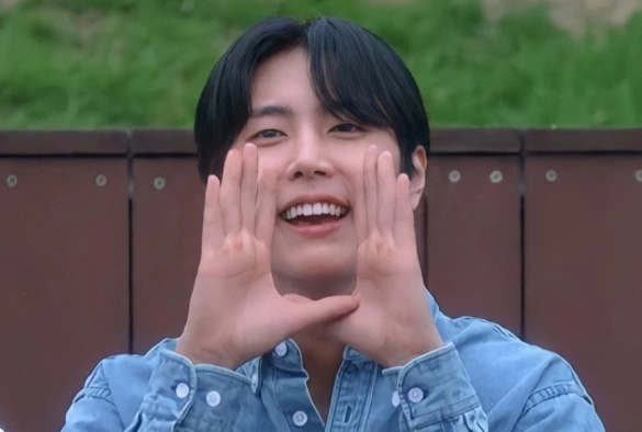 Кадр из дорамы Любовь в чёрной дыре