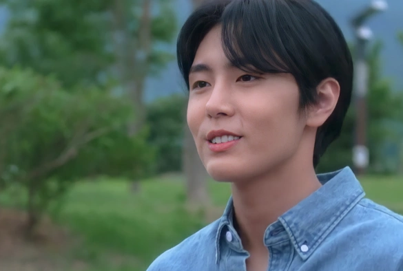 Кадр из дорамы Любовь в чёрной дыре