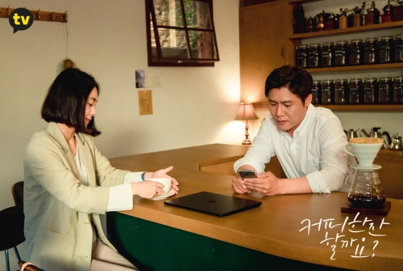 Кадр из дорамы Как насчёт чашечки кофе?