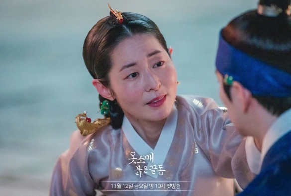 Кадр из дорамы Красная манжета / Красный манжет рукава