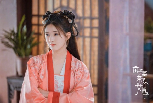 Кадр из дорамы В Имперский колледж поступает ученица