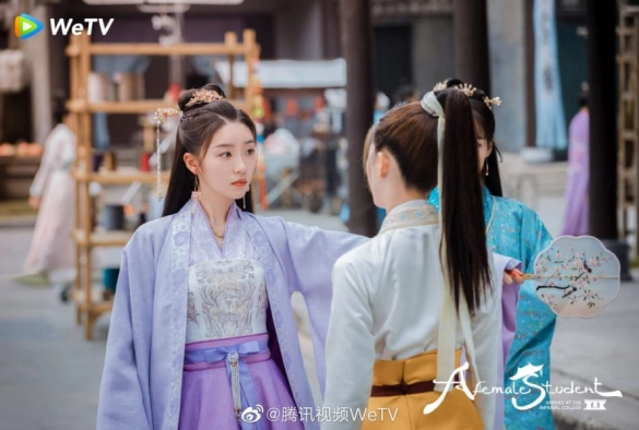 Кадр из дорамы В Имперский колледж поступает ученица