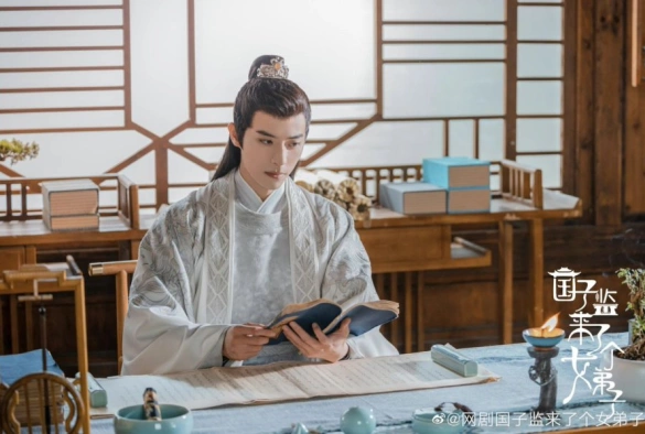 Кадр из дорамы В Имперский колледж поступает ученица