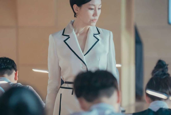 Кадр из дорамы Меланхолия