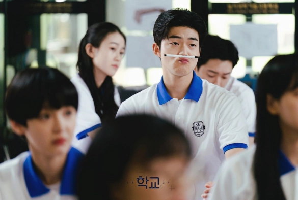 Кадр из дорамы Школа 2021