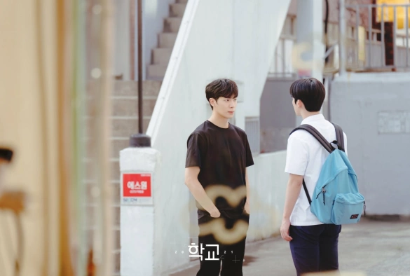 Кадр из дорамы Школа 2021