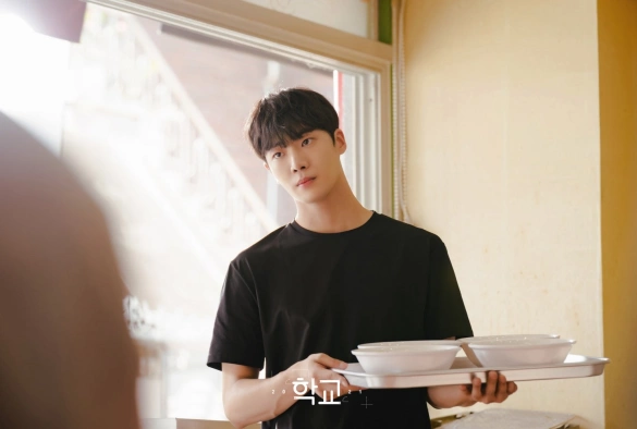 Кадр из дорамы Школа 2021