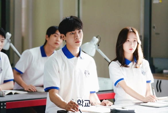 Кадр из дорамы Школа 2021