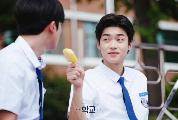 Кадр из дорамы Школа 2021