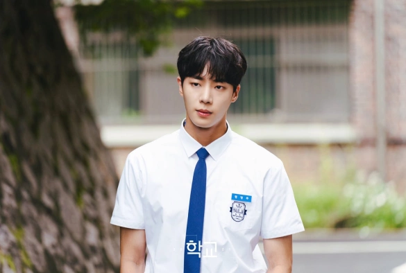 Кадр из дорамы Школа 2021