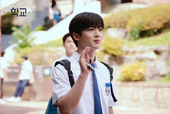 Кадр из дорамы Школа 2021