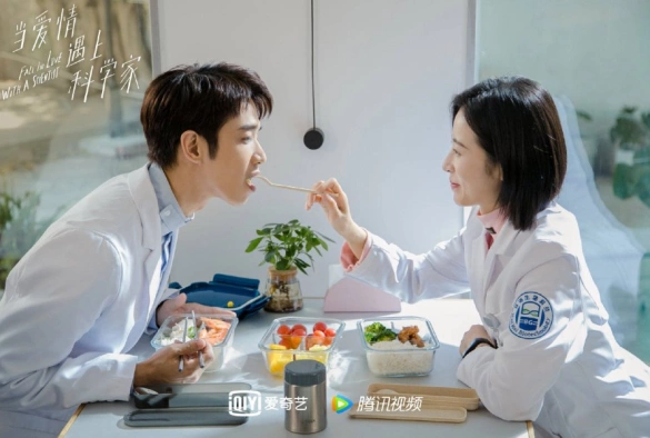 Кадр из дорамы Влюбиться в учёного