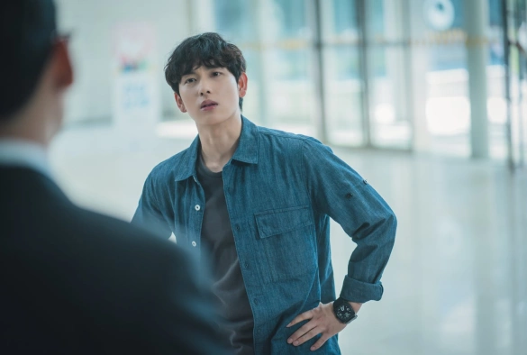 Кадр из дорамы Трейсер