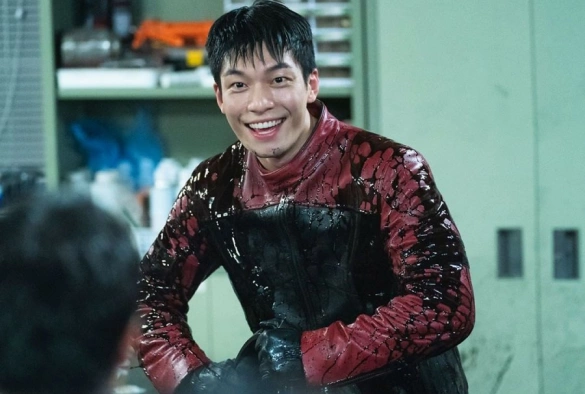 Кадр из дорамы Плохой и сумасшедший