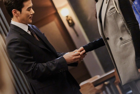 Кадр из дорамы Фальшивый город