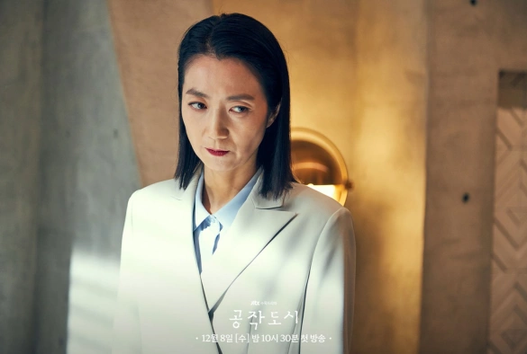 Кадр из дорамы Фальшивый город