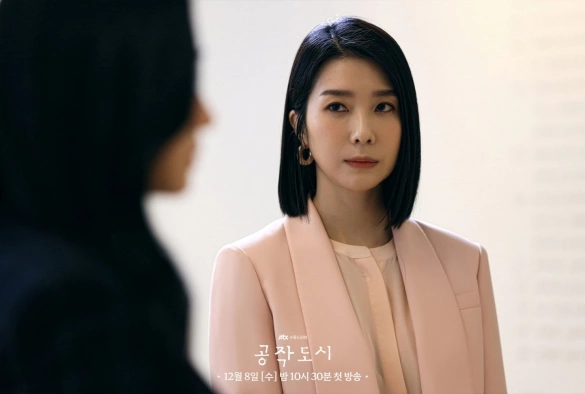 Кадр из дорамы Фальшивый город