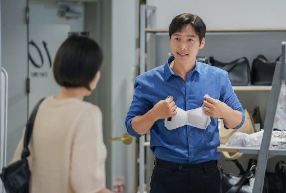 Кадр из дорамы Дядя