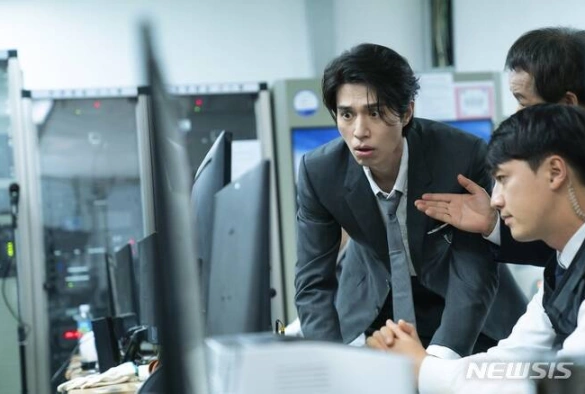 Кадр из дорамы Плохой и сумасшедший