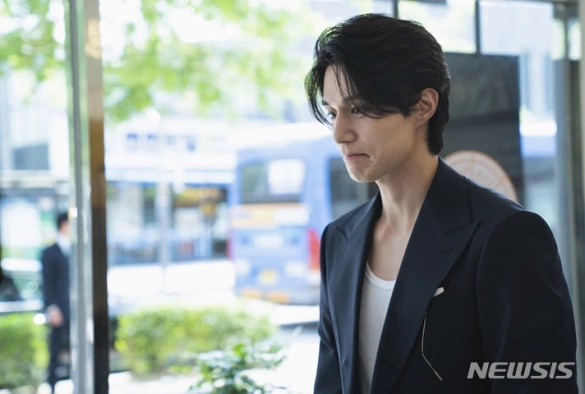 Кадр из дорамы Плохой и сумасшедший