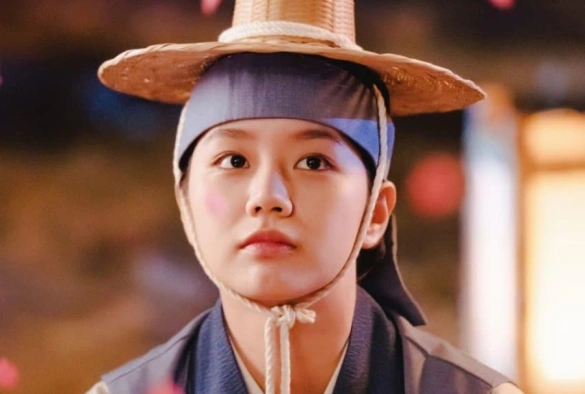 Кадр из дорамы Когда расцветают цветы, я думаю о луне