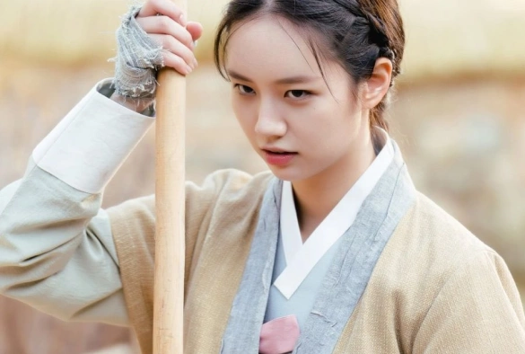 Кадр из дорамы Когда расцветают цветы, я думаю о луне