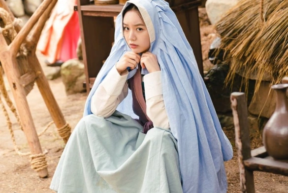 Кадр из дорамы Когда расцветают цветы, я думаю о луне