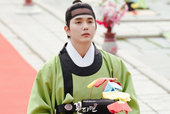 Кадр из дорамы Когда расцветают цветы, я думаю о луне