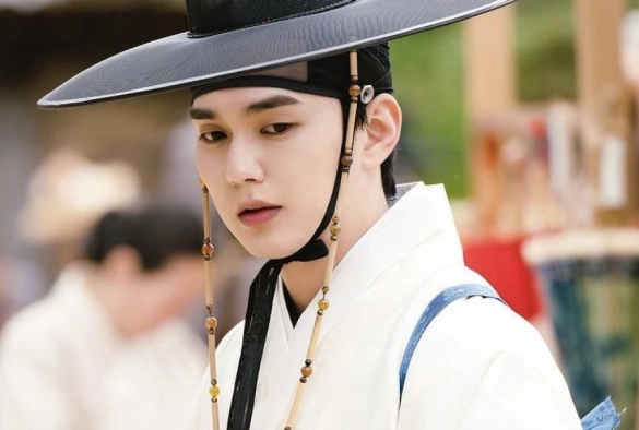 Кадр из дорамы Когда расцветают цветы, я думаю о луне