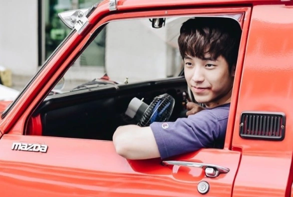 Кадр из дорамы Никогда не бывает поздно