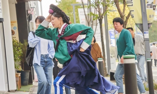 Она разная днём и ночью 1 серия «Кто ты?»