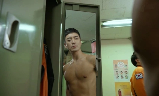 Обнажённый пожарный 1 серия