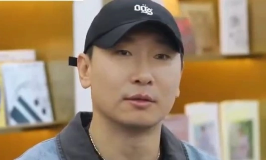 Красивые парни 9 серия «2025: Год Синей Змеи»