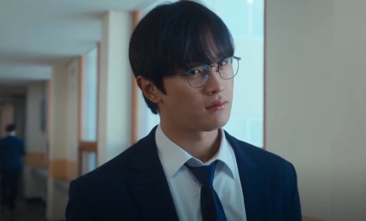 Первый: Герои старшей школы 5 серия «Герой старшей школы»