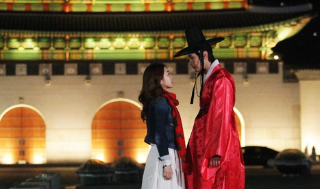 Мужчина королевы Ин Хён 1 серия