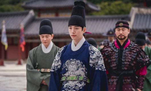 Красная манжета / Красный манжет рукава 5 серия