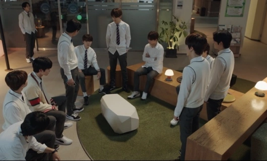 Загадочный класс 6 серия «Спрячься! Личность призрака будет раскрыта»