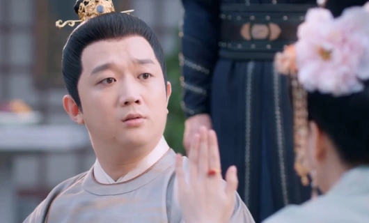 Королевские слухи / Время притворяться 10 серия