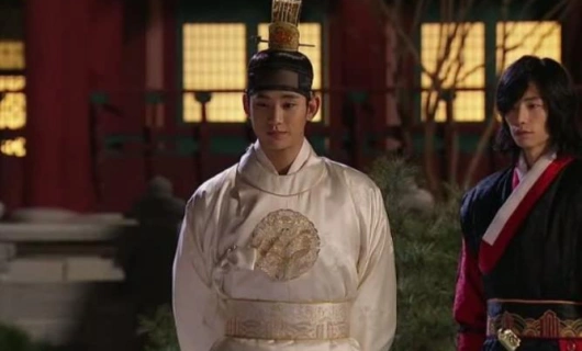 Солнце в объятиях Луны 12 серия