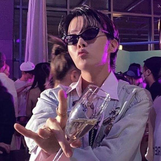 Я люблю хосока 🐿